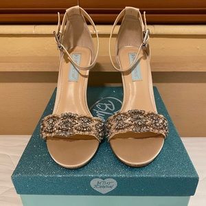 Gina -Blue by Betsey Johnson Size 6.5 Champagne